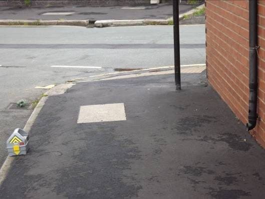 Blind induction sweep: the Genny placed at the left of the search area at an alley mouth (position 1 of 6).